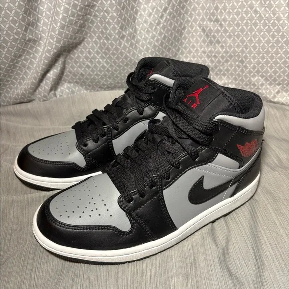 Jordan 1 Mid Black and Gray - Picture 1 of 2